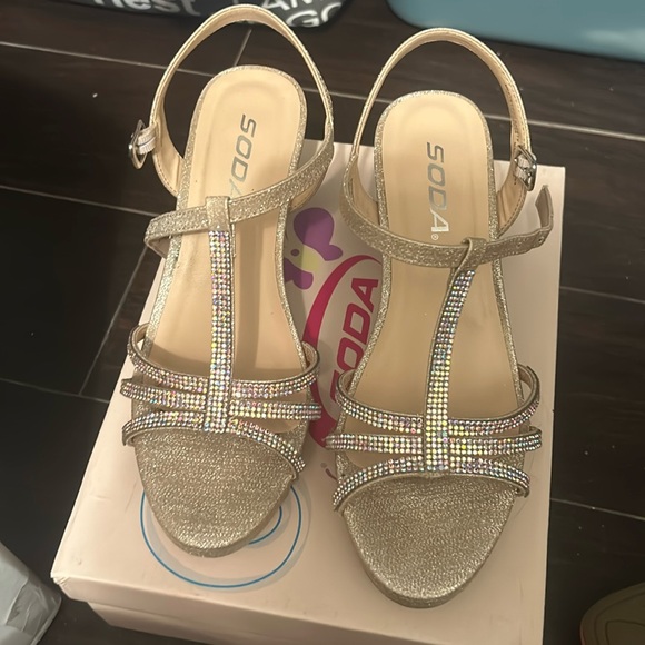 Heels - Picture 1 of 4